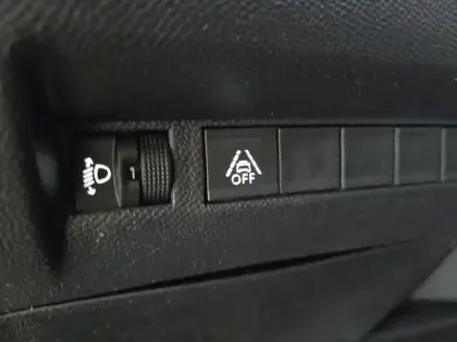 Photo 45 Peugeot 208  PureTech 100 S&S BVM6