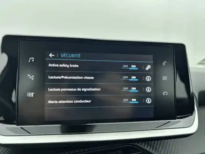 Photo 32 Peugeot 2008  PureTech 130 S&S BVM6