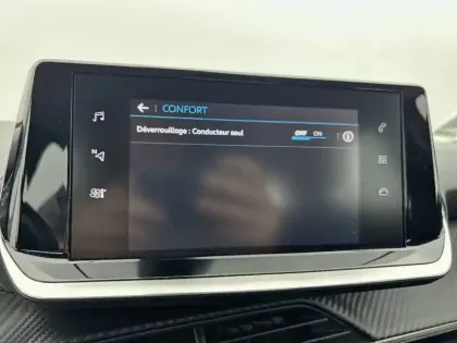 Photo 31 Peugeot 2008  PureTech 130 S&S BVM6
