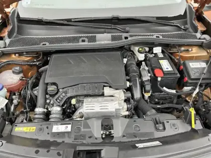 Photo 17 Peugeot 2008  PureTech 130 S&S BVM6