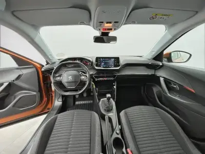 Photo 7 Peugeot 2008  PureTech 130 S&S BVM6
