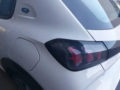 Photo 16 Peugeot 208  Electrique 50 kWh 136ch
