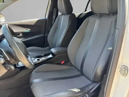 Photo 10 Peugeot 2008  PureTech 130 S&S EAT8