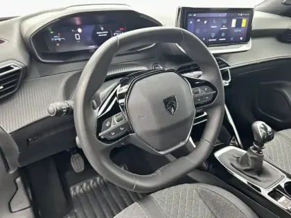 Photo 8 Peugeot 2008  PureTech 100 S&S BVM6