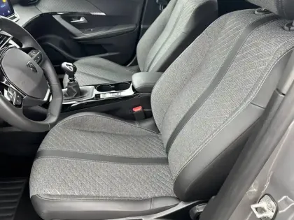 Photo 10 Peugeot 2008  PureTech 100 S&S BVM6