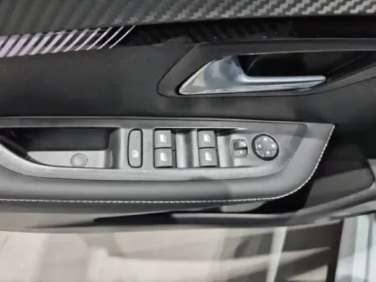 Photo 20 Peugeot 208  Hybrid 110 e-DCS6