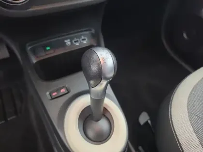Photo 35 Renault Twingo  III E-Tech