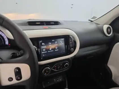 Photo 260 Renault Twingo  III E-Tech