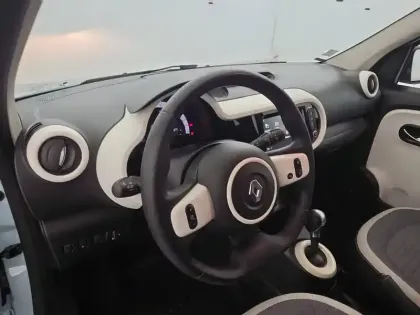 Photo 143 Renault Twingo  III E-Tech