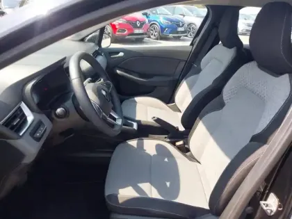 Photo 18 Renault Clio  E-Tech full hybrid 145