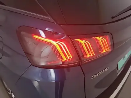 Photo 16 Peugeot 3008  Hybrid 225 e-EAT8