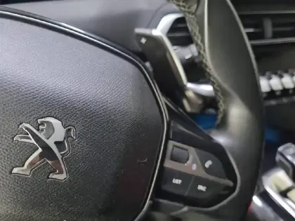 Photo 33 Peugeot 3008  Hybrid 225 e-EAT8