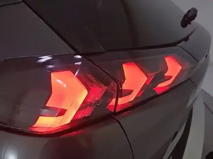 Photo 36 Peugeot 2008  PureTech 130 S&S EAT8