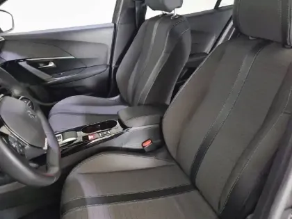 Photo 30 Peugeot 2008  PureTech 130 S&S EAT8