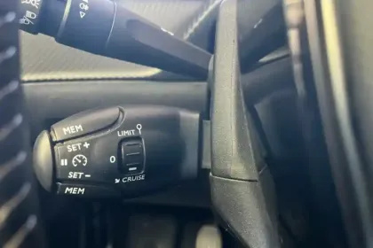 Photo 24 Peugeot 2008  PureTech 130 S&S BVM6