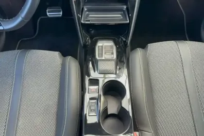 Photo 20 Peugeot 208  Hybrid 100 e-DCS6