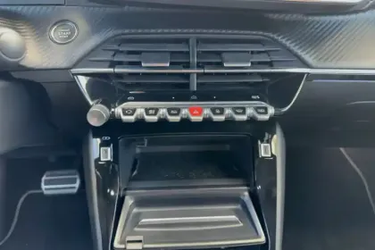 Photo 19 Peugeot 208  Hybrid 100 e-DCS6