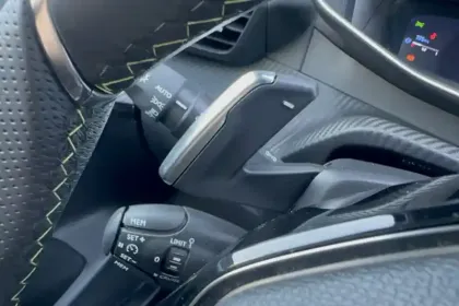Photo 22 Peugeot 208  Hybrid 110 e-DCS6