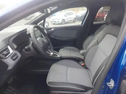 Photo 8 Renault Clio  E-Tech full hybrid 145 ch GSR2