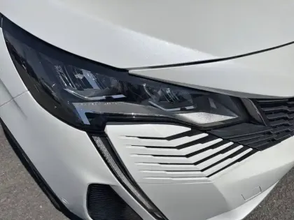 Photo 15 Peugeot 5008  Hybrid 136 e-DCS6