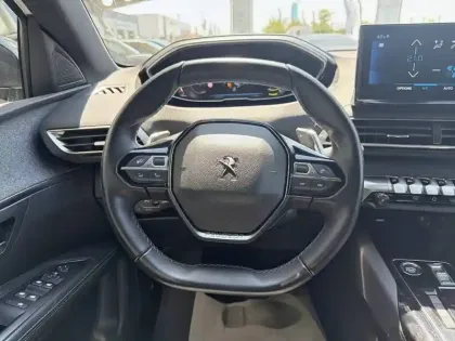 Photo 8 Peugeot 5008  Hybrid 136 e-DCS6