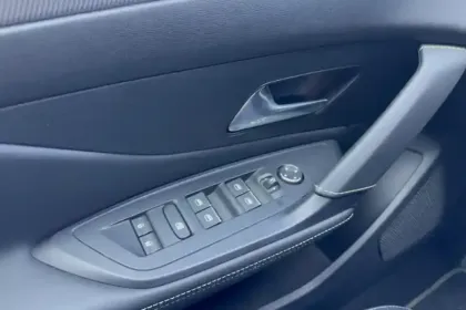 Photo 20 Peugeot 308  PHEV 180 e-EAT8