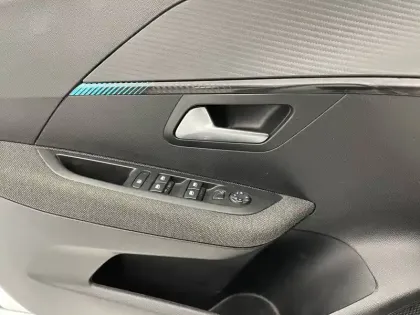 Photo 6 Peugeot 208  Electrique 50 kWh 136ch