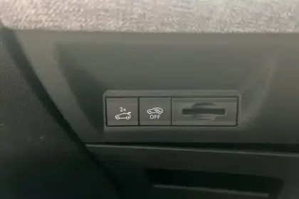 Photo 28 Peugeot 3008  Hybrid 136 e-DCS6