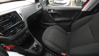 Photo 22 Peugeot 208  PureTech 82ch S&S BVM5