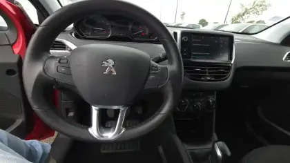 Photo 16 Peugeot 208  PureTech 82ch S&S BVM5