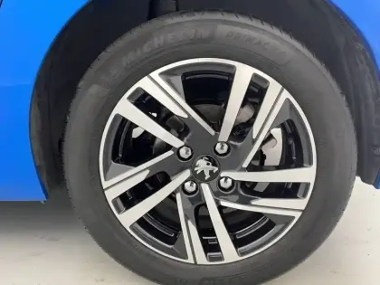Photo 15 Peugeot 208  PureTech 100 S&S BVM6