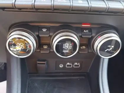 Photo 22 Renault Captur  E-Tech full hybrid 145