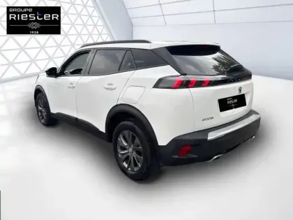 Photo 6 Peugeot 2008  PureTech 130 S&S EAT8