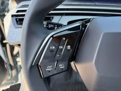 Photo 55 Peugeot 5008  Hybrid 145 ch e-DCS6
