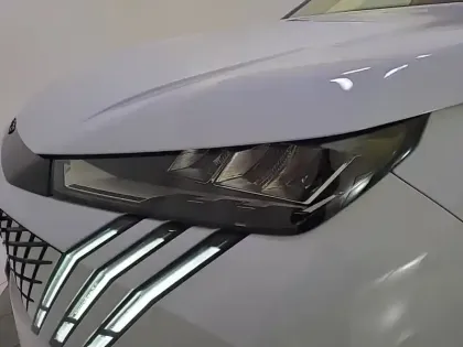 Photo 15 Peugeot 5008  Hybrid 145 e-DCS6
