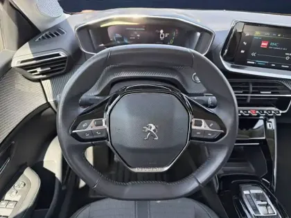 Photo 10 Peugeot 208  Electrique 50 kWh 136ch