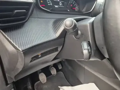 Photo 37 Peugeot 2008  PureTech 100 S&S BVM6