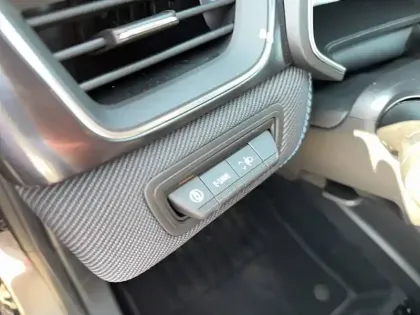 Photo 12 Renault Captur  E-Tech full hybrid 160 ch