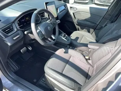 Photo 13 Renault Captur  E-Tech full hybrid 160 ch