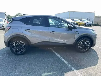 Photo 19 Renault Captur  E-Tech full hybrid 160 ch