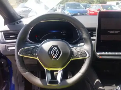 Photo 10 Renault Captur  E-Tech full hybrid 145 ch