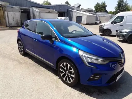 Photo 6 Renault Clio  E-Tech full hybrid 145