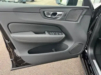 Photo 8 Volvo XC60  T6 Hybride Rechargeable 335ch Ultra Style Dark Geartronic 8 AWD