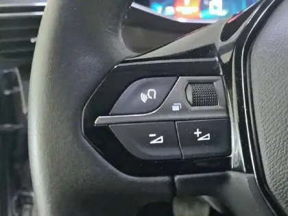 Photo 34 Peugeot 208  Electrique 50 kWh 136ch
