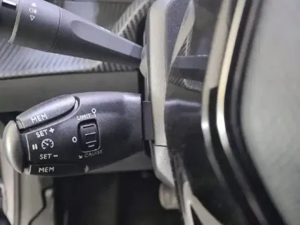 Photo 33 Peugeot 208  Electrique 50 kWh 136ch