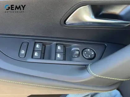 Photo 40 Peugeot 2008  Hybrid 145 e-DCS6