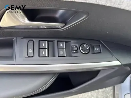 Photo 17 Peugeot 3008  Electrique 210 ch 73 kWh