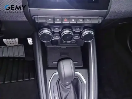 Photo 13 Renault Clio  E-Tech full hybrid 145