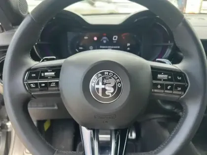 Photo 9 Alfa Romeo Junior  1.2 Ibrida 136ch Speciale DCT6