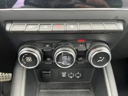 Photo 12 Renault Captur  TCe 160 EDC - 21